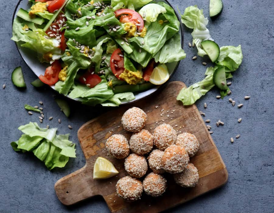 carrot balls with salad lettuce